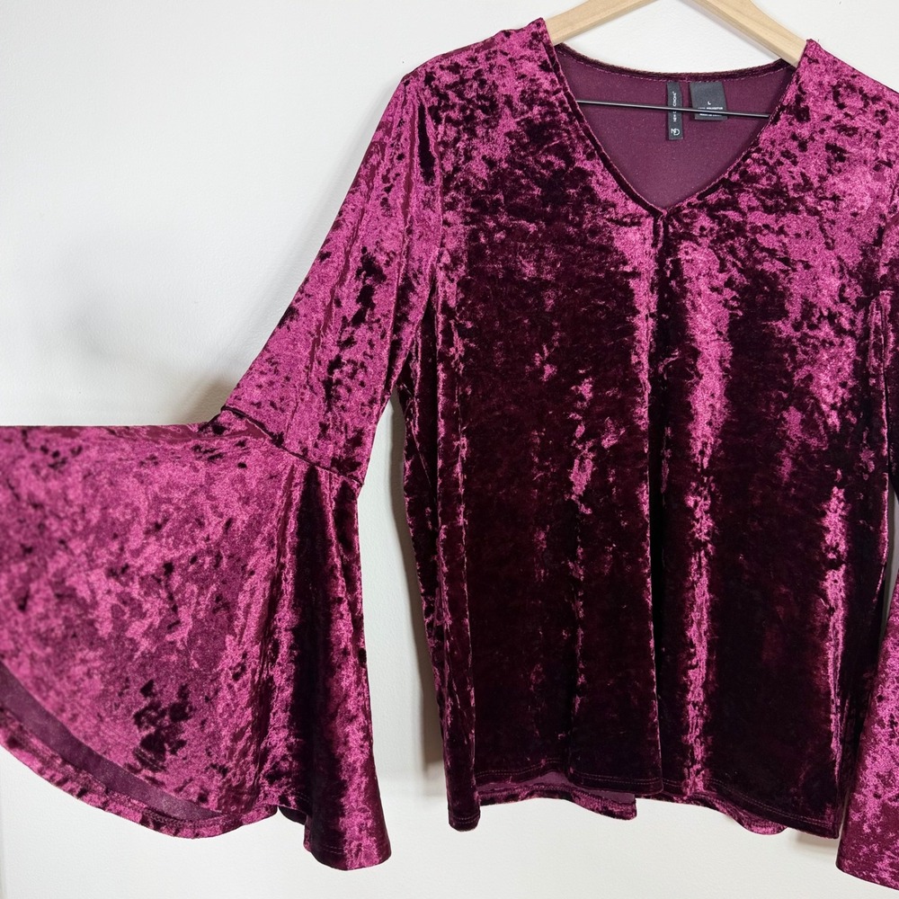New Directions Crushed Velvet Bell Sleeve Top Size L Burgundy Boho Witchy Goth
